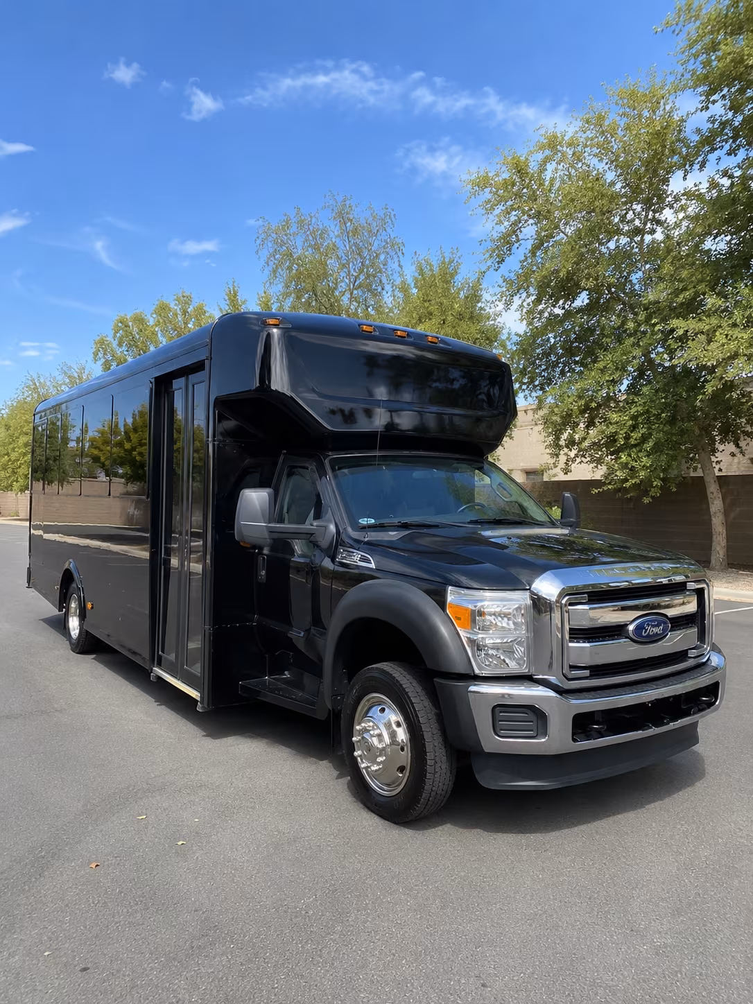 la mirada bus rentals